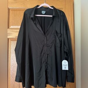 Black silk button town top NWT